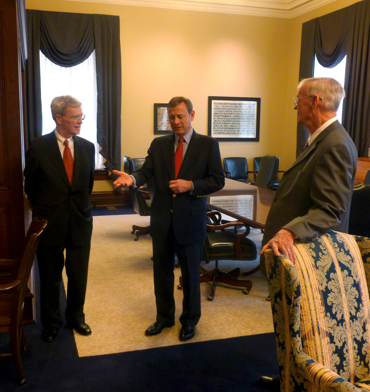 Judge O’Scannlain, Chief Justice Roberts, and Judge Leavy 