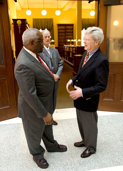 Justice Thomas, Judge Leavy and Judge O’Scannlain meet in The Pioneer Courthouse Lobby